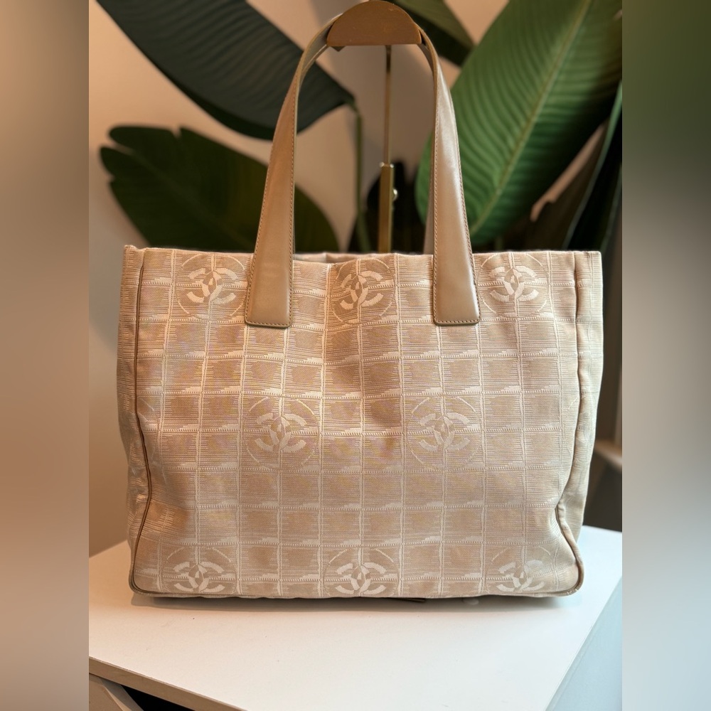 Chanel ‘Travel Line Tote’ - Picture 4 of 13